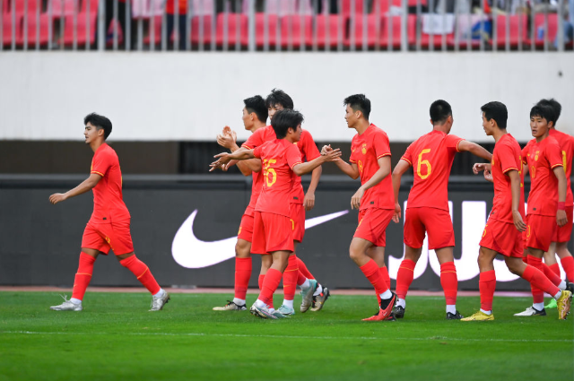 Thống kê gây ngỡ ngàng: Tuyển trẻ Việt Nam lần đầu tiên thua Trung Quốc sau 10 trận bất bại- Ảnh 2.