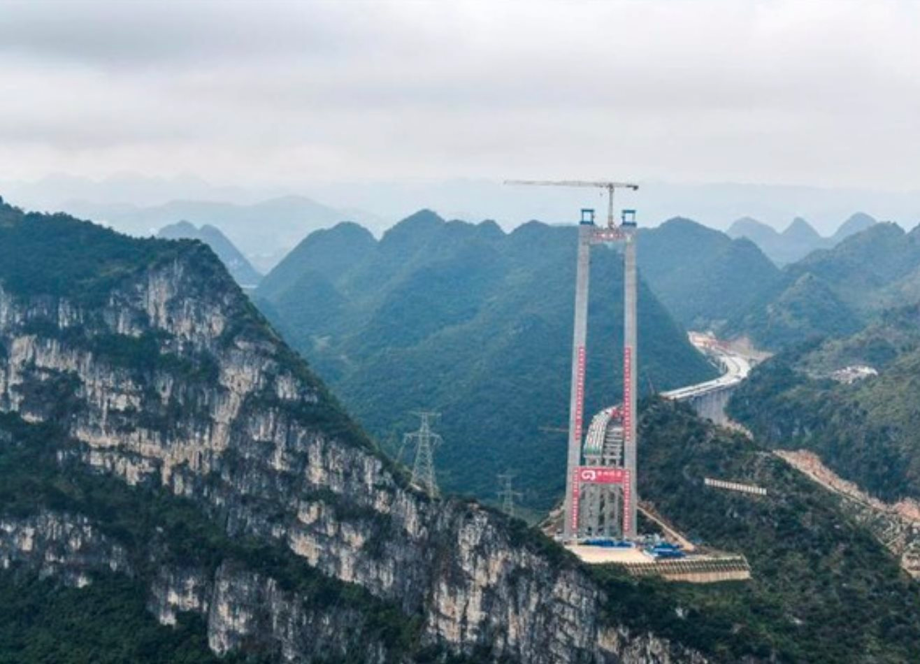 Tỉnh thuộc top nghèo nhất Trung Quốc: Sở hữu 30.000 cây cầu băng qua núi cao vài trăm mét, chi phí xây dựng ‘sương sương’ 3-5 nghìn tỷ đồng, sắp khánh thành cầu cao nhất thế giới- Ảnh 6.