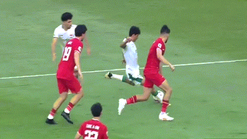 Phạt đền rồi thẻ đỏ, Indonesia đối mặt nguy cơ bị ĐTVN lật ngược thế cờ, hất khỏi vòng loại World Cup- Ảnh 3. Phạt đền rồi thẻ đỏ, Indonesia đối mặt nguy cơ bị ĐTVN lật ngược thế cờ, hất khỏi vòng loại World Cup- Ảnh 3.