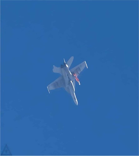 Mục đích bí ẩn của Mỹ khi cho tiêm kích F/A-18 mang tên lửa SM-6 - Ảnh 2.