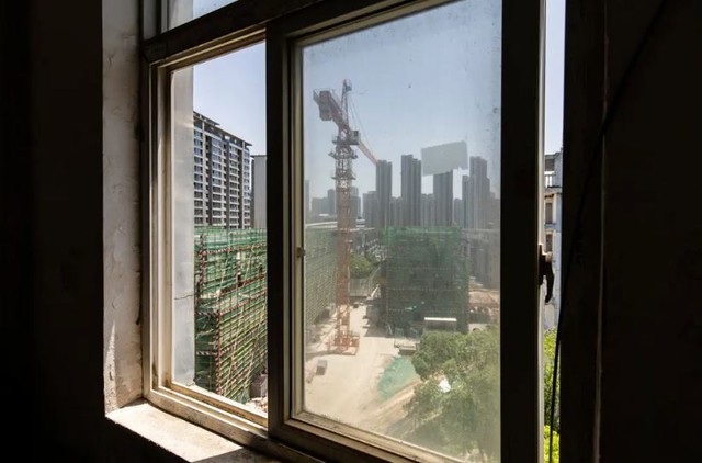 Chính sách giảm giá nhà ‘vắt kiệt’ người Trung Quốc: Nhiều căn hộ bất ngờ bị chuyển đổi thành nhà ở công, khách vừa mua đã ‘hớ’ hơn 1 tỷ đồng- Ảnh 1.