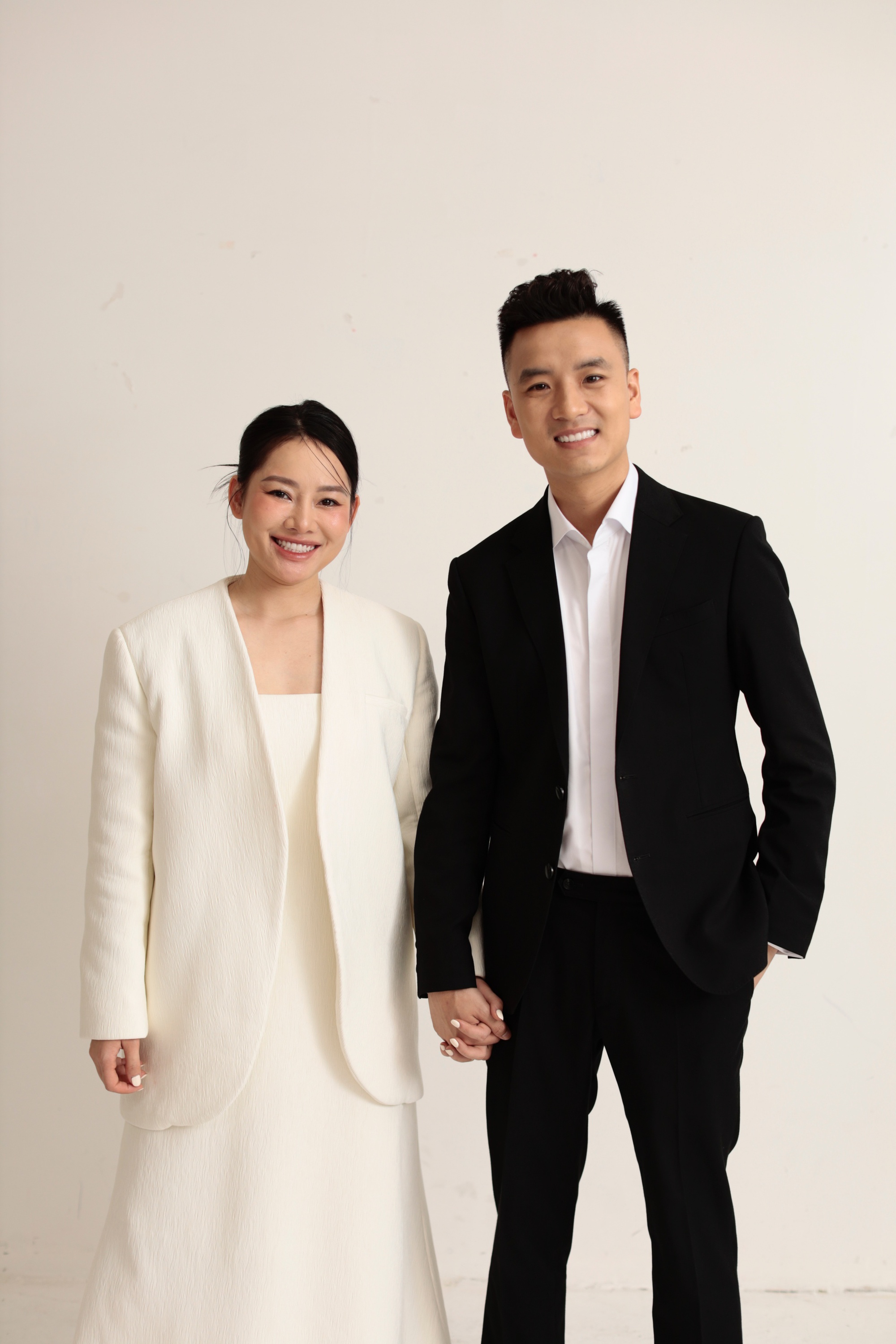 Lần đầu đến tận studio Quyền Leo Daily xem rõ quy trình tổ chức 1 phiên live, phụ huynh ngồi dưới lo con lỗ vốn vỡ nợ- Ảnh 1. Lần đầu đến tận studio Quyền Leo Daily xem rõ quy trình tổ chức 1 phiên live, phụ huynh ngồi dưới lo con lỗ vốn vỡ nợ- Ảnh 1.