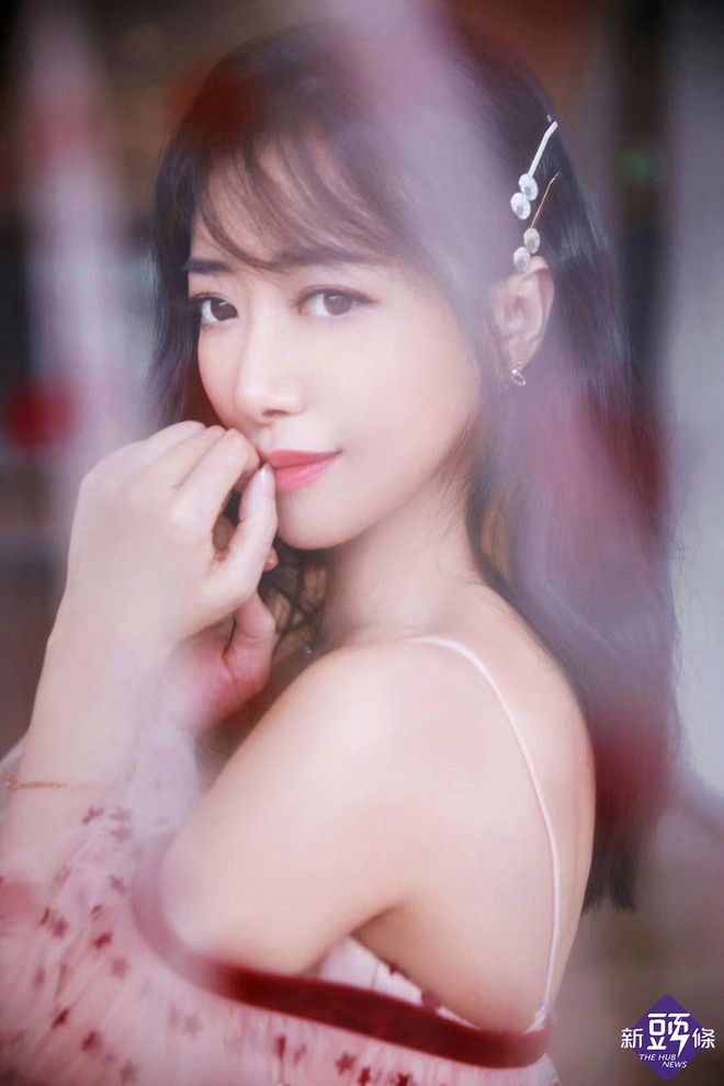 Mỹ nhân 49 tuổi vẫn trẻ đẹp như gái đôi mươi, body nóng bỏng khiến dân tình "ná thở"- Ảnh 4. Mỹ nhân 49 tuổi vẫn trẻ đẹp như gái đôi mươi, body nóng bỏng khiến dân tình "ná thở"- Ảnh 4.