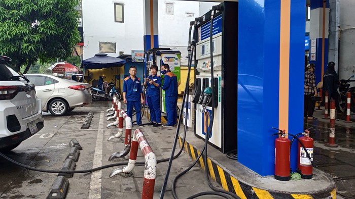 Cửa hàng lên tiếng về vụ cô gái tố nhân viên dùng mánh khóe lấy 70k của khách nhưng "chỉ đổ một tí xăng"- Ảnh 2. Cửa hàng lên tiếng về vụ cô gái tố nhân viên dùng mánh khóe lấy 70k của khách nhưng "chỉ đổ một tí xăng"- Ảnh 2.