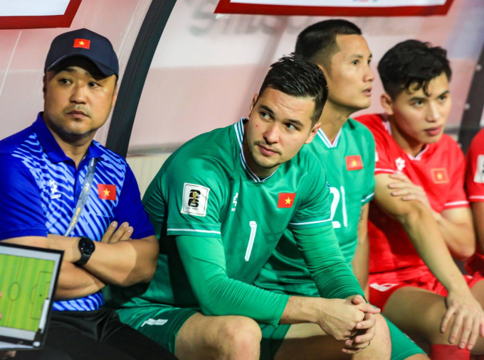 Tân HLV Kim Sang-sik ghi điểm với người hâm mộ bằng màn hát Quốc ca Việt Nam đầy tự hào ngay trận đầu ra mắt- Ảnh 10.