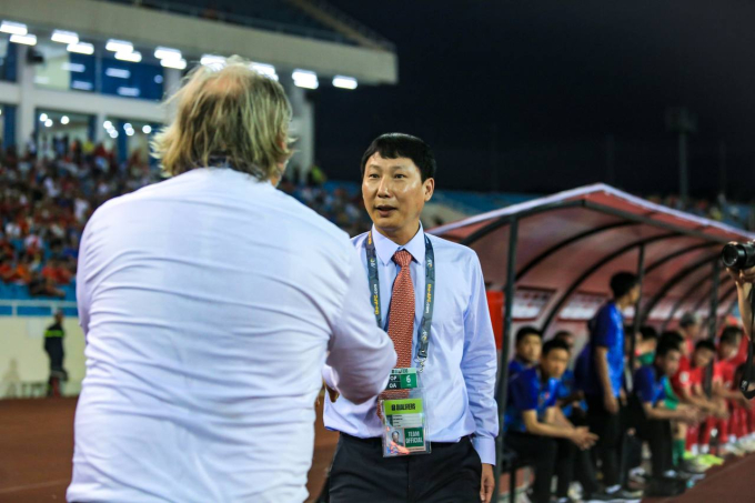 Tân HLV Kim Sang-sik ghi điểm với người hâm mộ bằng màn hát Quốc ca Việt Nam đầy tự hào ngay trận đầu ra mắt- Ảnh 5.