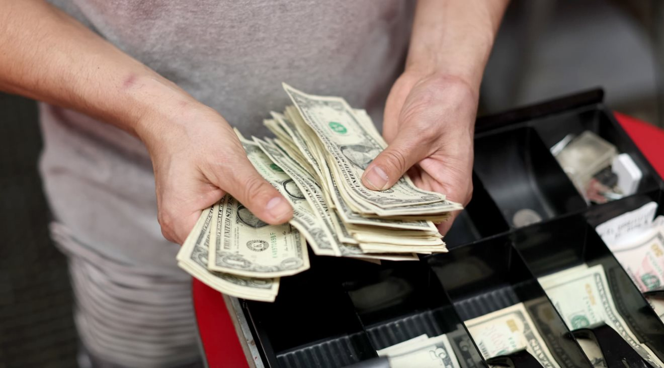 Chướng ngại bất ngờ với FED trên con đường hạ lãi suất: Dân Mỹ quá giàu nhờ "trúng đậm" cổ phiếu, thu về gần 4 nghìn tỷ USD nhờ đầu tư chứng khoán- Ảnh 1.