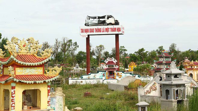 Ảnh TNGT: Hyundai Tucson lật ngửa dưới chân cầu Rồng- Ảnh 6.