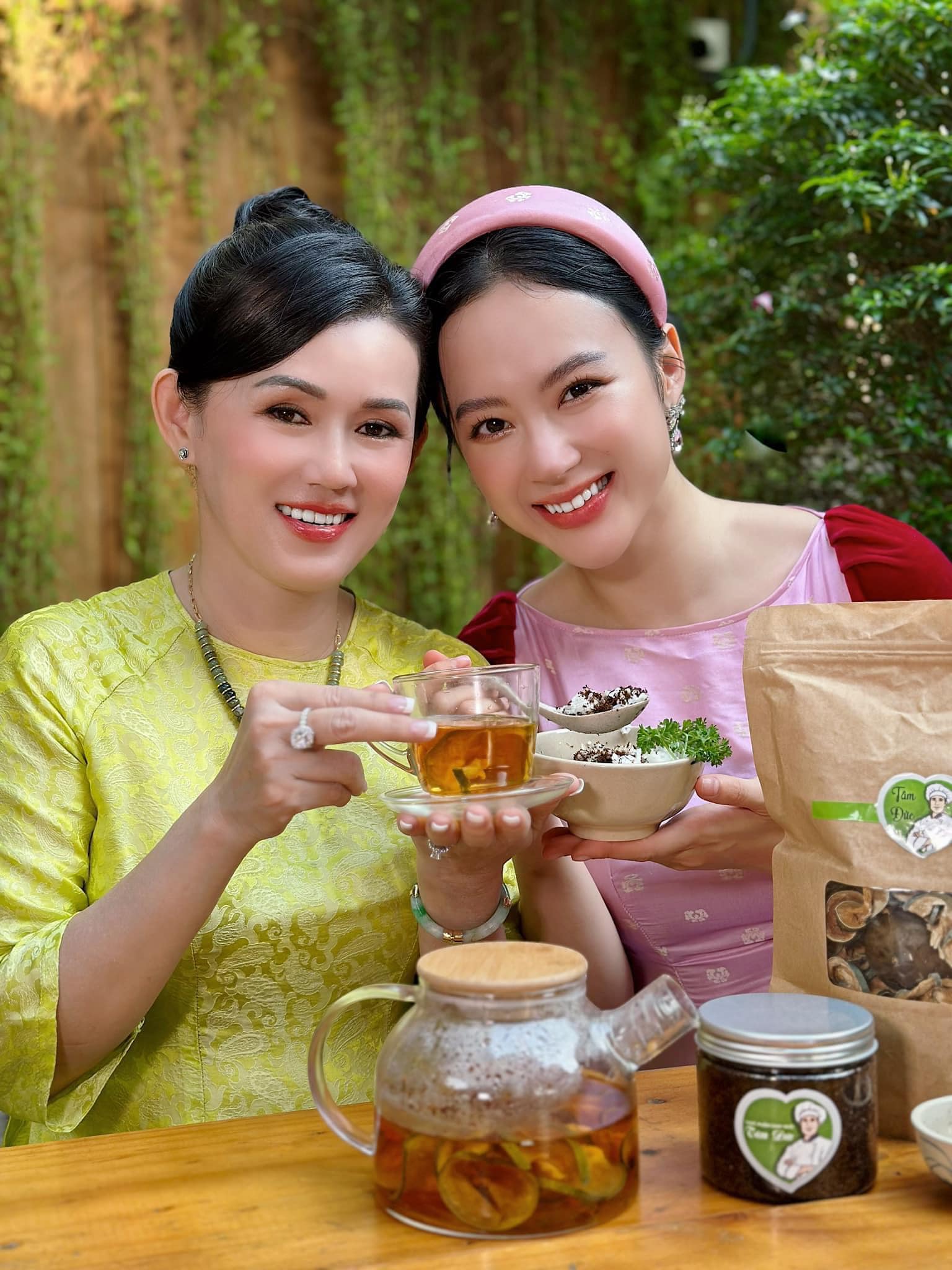 Angela Phương Trinh xác nhận không gặp mẹ 2 năm qua, lên tiếng về việc ngập trong nợ nần, không trả nổi tiền điện nước- Ảnh 1.