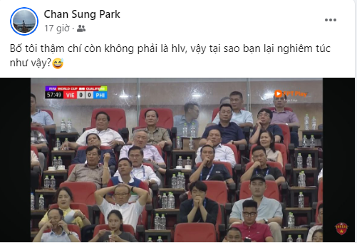 Nhìn HLV Park Hang-seo căng thẳng cổ vũ tuyển Việt Nam, con trai liền nhận xét 1 câu đầy hài hước- Ảnh 1.