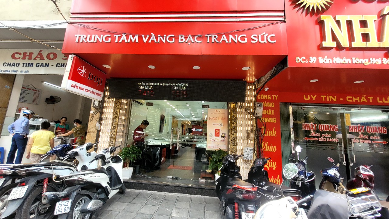 Tiệm vàng mở bán bất ngờ, đóng cửa nhanh như 