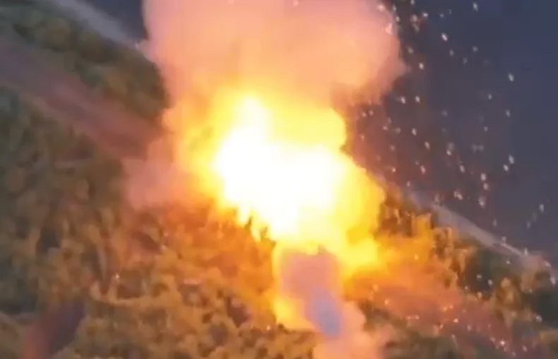 Ukraine tuyên bố tìm ra lỗ hổng chết người trên xe tăng mai rùa của Nga- Ảnh 1.