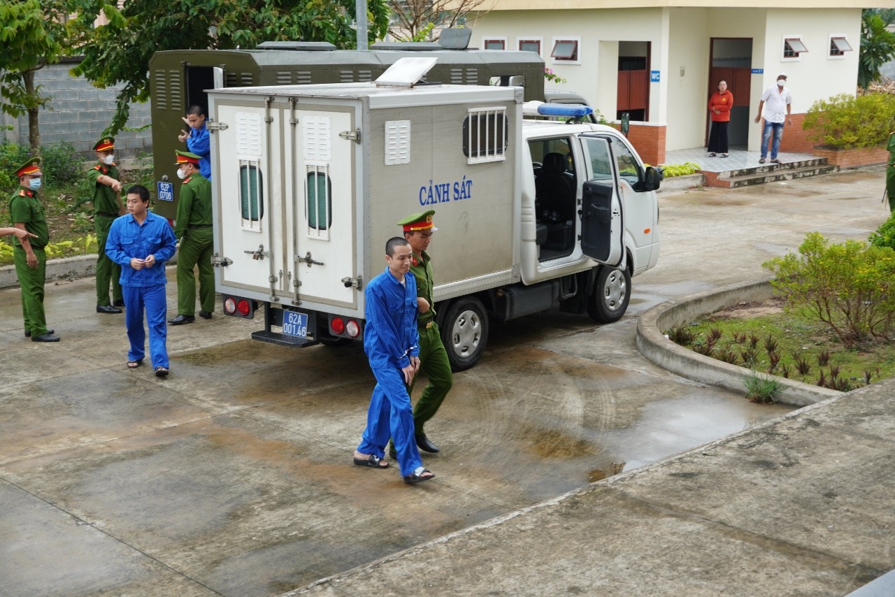 Bốn án chung thân vụ bắn vào 30 người đang dự tiệc sinh nhật ở Long An- Ảnh 1.