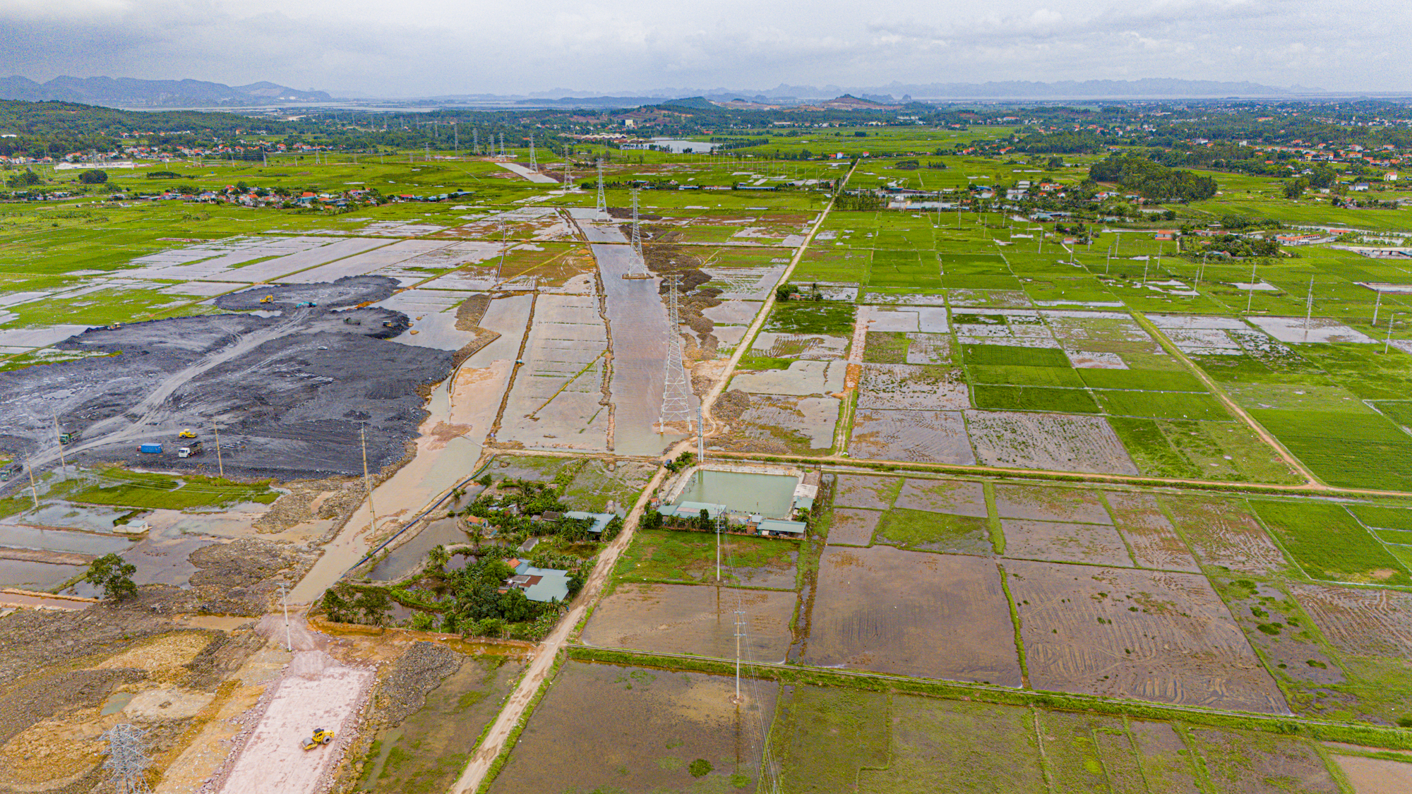 Khu vực đang xây dựng 4 tuyến đường 15.000 tỷ xung quanh một khu công nghiệp thu hút hơn 2,3 tỷ USD- Ảnh 7.