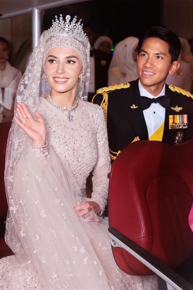 Nửa năm sau hôn lễ thế kỷ 10 ngày 10 đêm gây chú ý toàn thế giới, vợ hoàng tử Brunei hiện ra sao?- Ảnh 2.