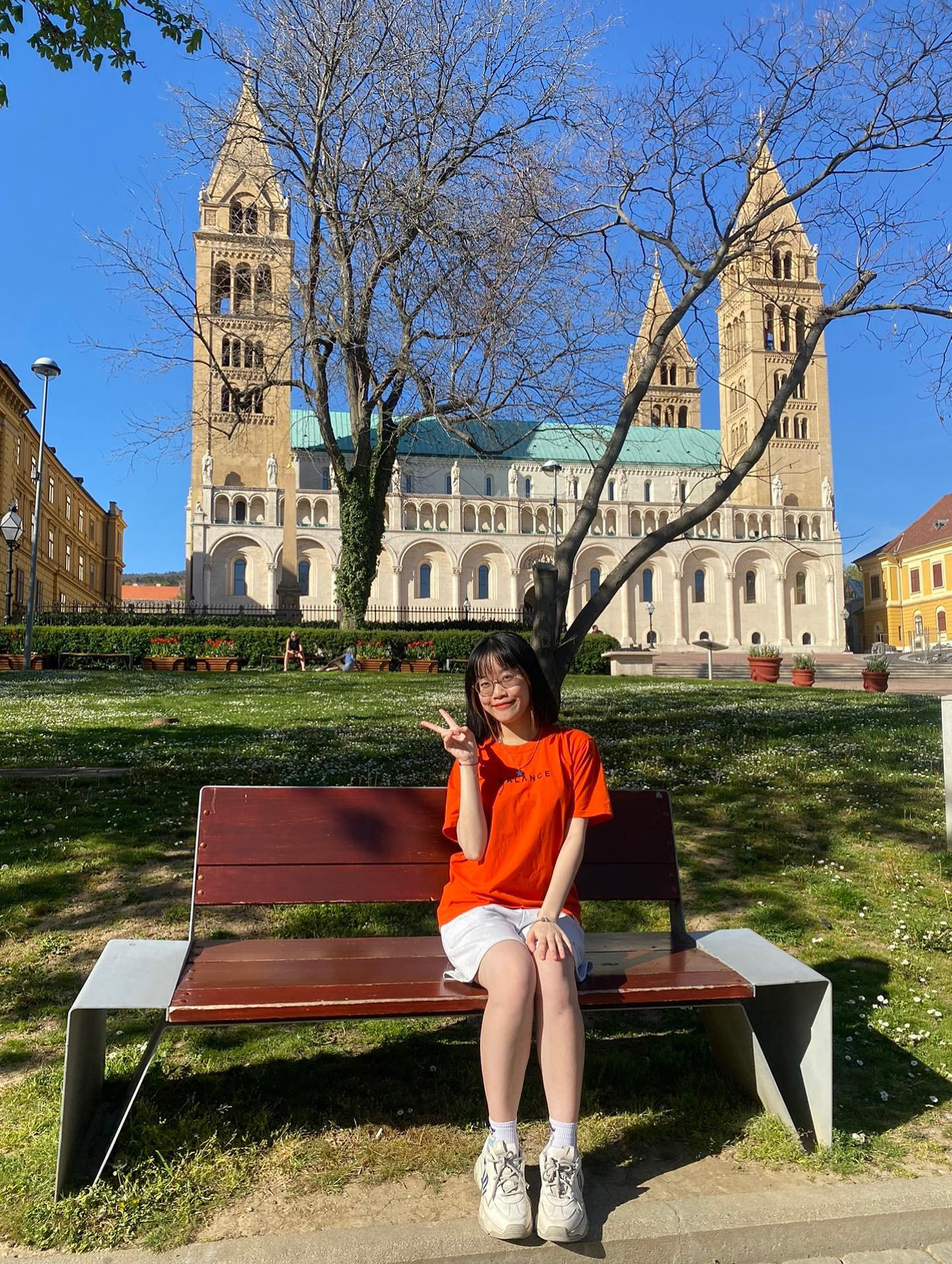 Nữ sinh kể chuyện du học Hungary, sáng Chủ nhật ra đường mà bất ngờ vì cảnh tượng không có ở Việt Nam- Ảnh 3.