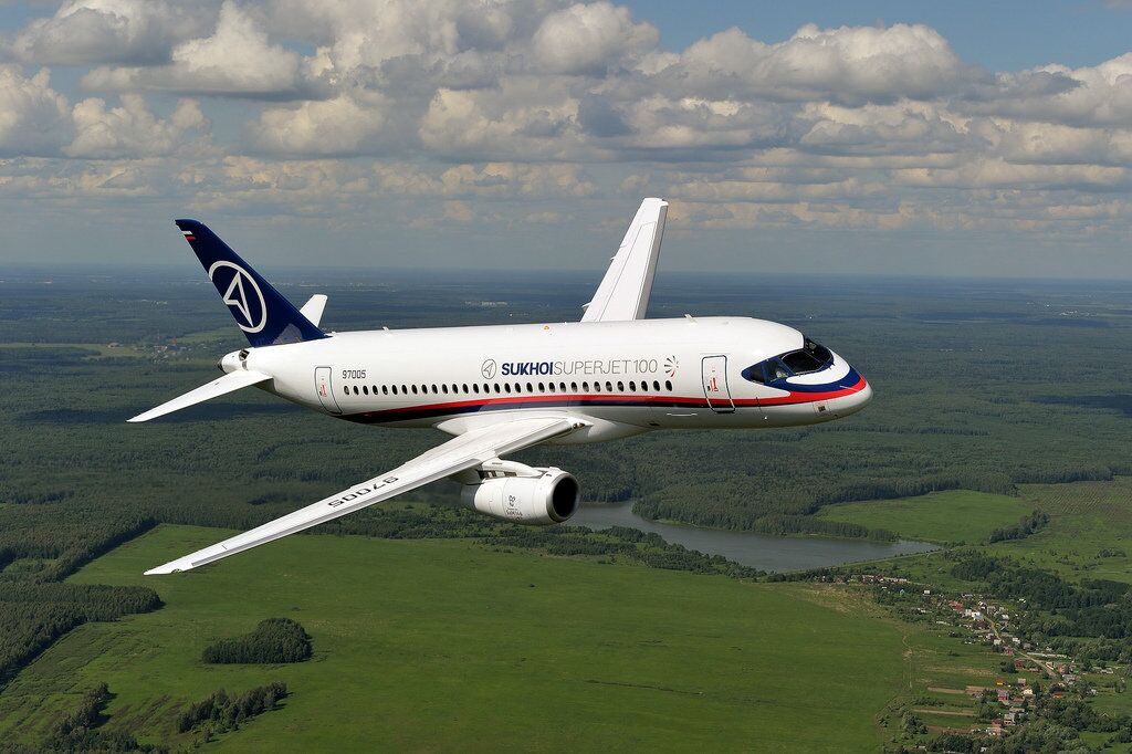 Máy bay Sukhoi Superjet 100 của Nga rơi gần Moskva- Ảnh 1.