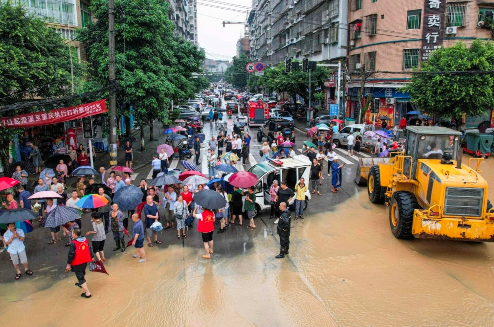 Siêu đô thị của Trung Quốc ngập trong mưa lớn: Thiệt hại gần 300 tỷ đồng, 'căng như dây đàn' khi Đập Tam Hiệp chuẩn bị xả lũ với lượng nước 43.000 m3/s- Ảnh 1.