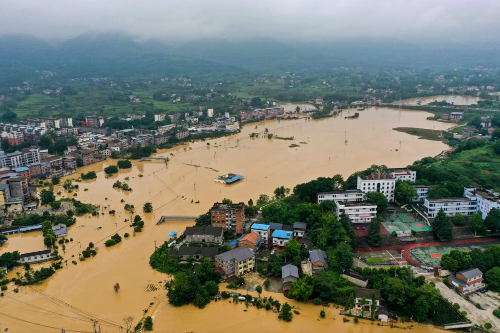 Siêu đô thị của Trung Quốc ngập trong mưa lớn: Thiệt hại gần 300 tỷ đồng, 'căng như dây đàn' khi Đập Tam Hiệp chuẩn bị xả lũ với lượng nước 43.000 m3/s- Ảnh 2.