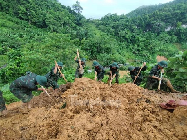 Danh tính nạn nhân tử vong trong vụ lở đất vùi lấp xe khách ở Hà Giang- Ảnh 1.