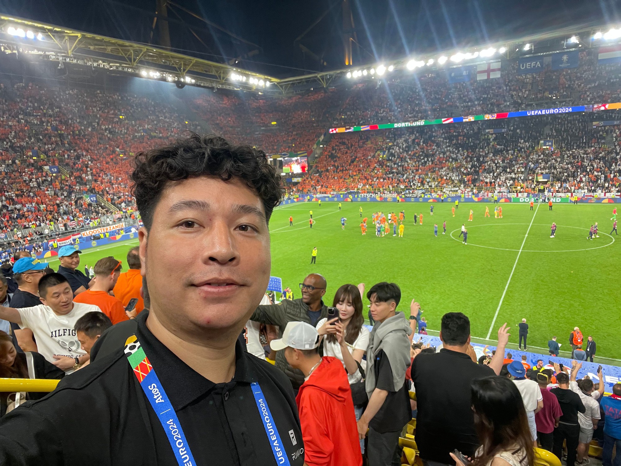 Vlogger triệu view Tuyền Văn Hoá kể chuyện không có trên truyền hình tại Euro 2024, tin tuyển Anh lên ngôi vô địch- Ảnh 3.