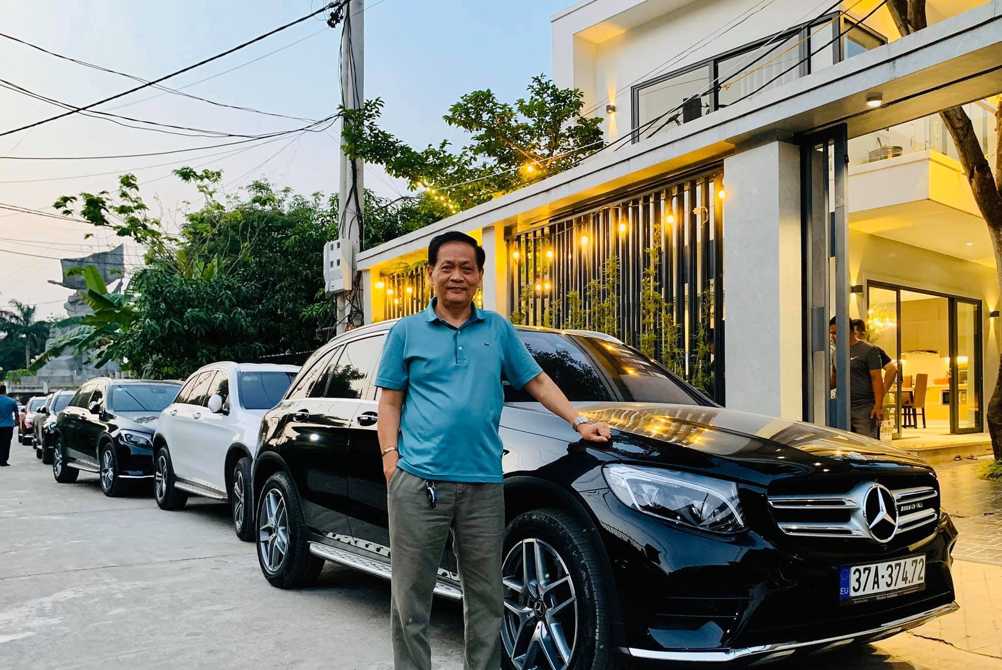 70 tuổi lái Mercedes-Benz GLC 300 gần 100.000km khắp Việt Nam, chủ xe chia sẻ: Hoàn thành ước mơ đưa vợ cả đi từ Hà Giang đến Cà Mau bằng vợ hai- Ảnh 2.