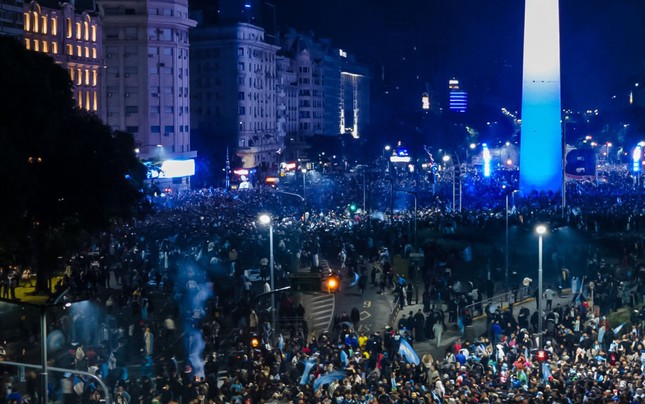 CĐV Argentina mất mạng vì ăn mừng chức vô địch Copa America 2024- Ảnh 2.