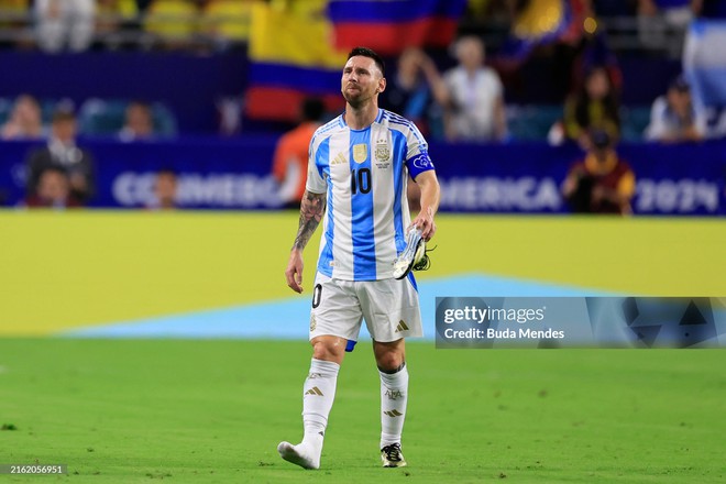 Nóng: Xót xa khoảnh khắc Messi khóc nức nở rời sân vì chấn thương ở chung kết Copa America- Ảnh 12.