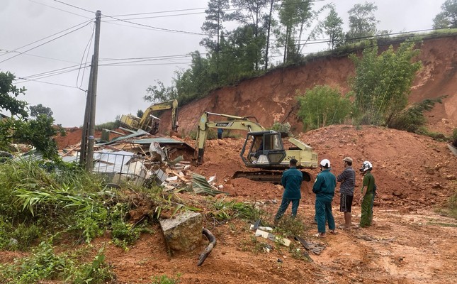 Mưa lớn gây sạt lở đất làm một giáo viên tử vong ở Lâm Đồng- Ảnh 4.