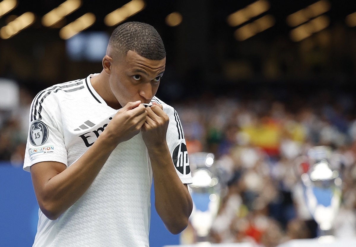 ''Biển người'' chứng kiến lễ ra mắt của Mbappe tại Real Madrid- Ảnh 9.