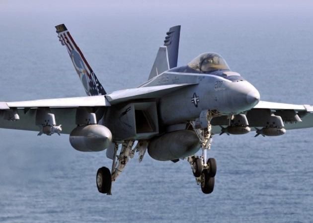 F-18 có động tác nguy hiểm với Su-30 - Ảnh 7.