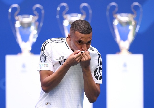 Mbappe ra mắt Real Madrid: 'Tôi sẽ cống hiến cả cuộc đời cho CLB này'- Ảnh 1.