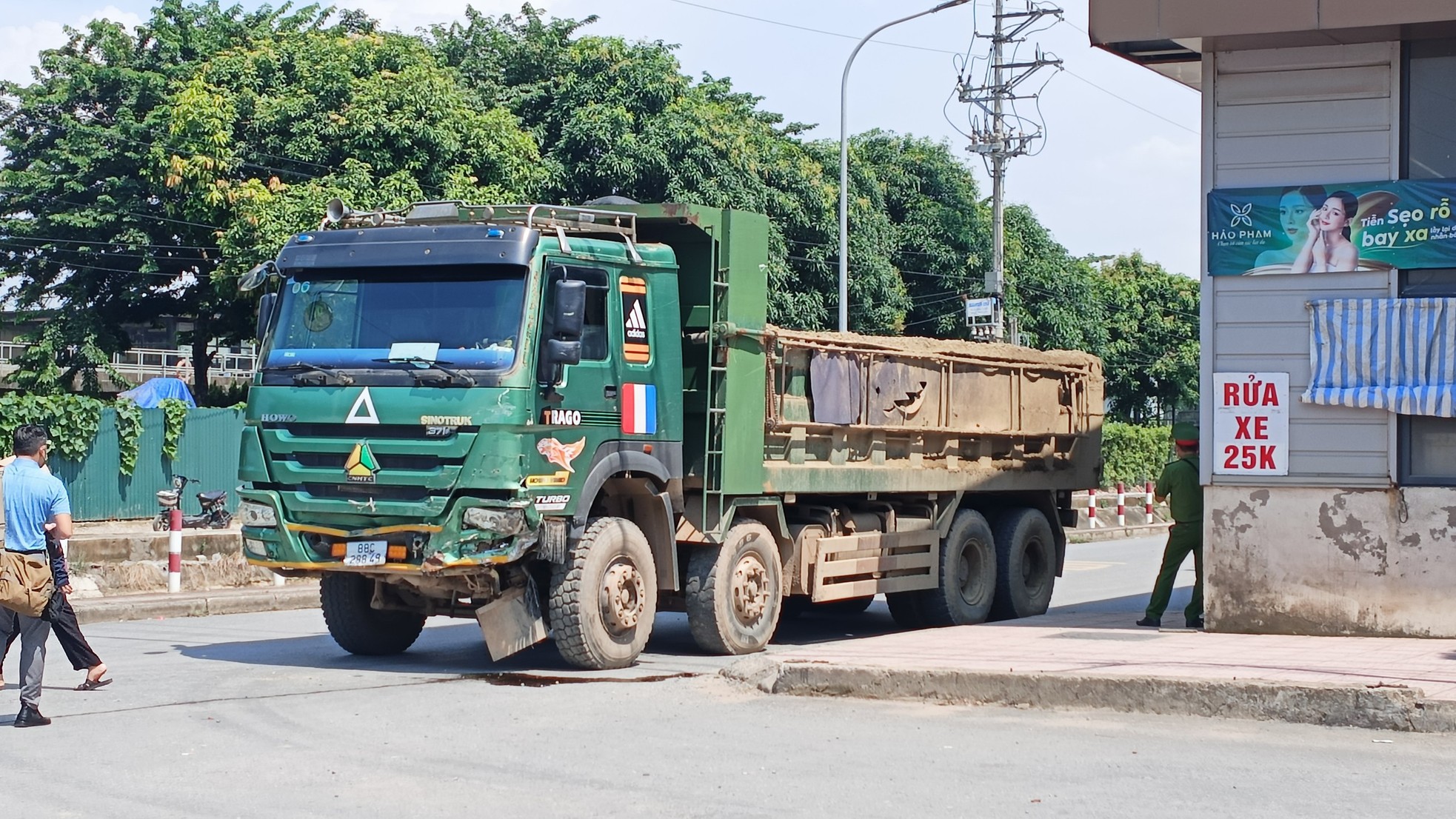 Hiện trường vụ tai nạn liên hoàn làm 3 người phụ nữ tử vong ở Hà Nội- Ảnh 4.