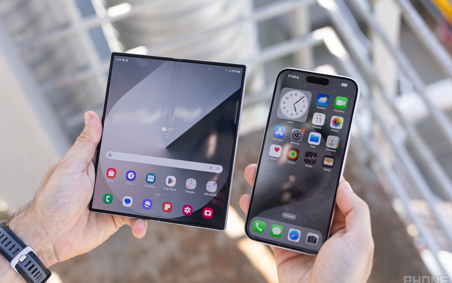 Hội tụ mọi tinh hoa của Samsung, Galaxy Z Fold 6 hiện nay thậm chí còn đáng mua hơn cả iPhone 15 Pro Max?