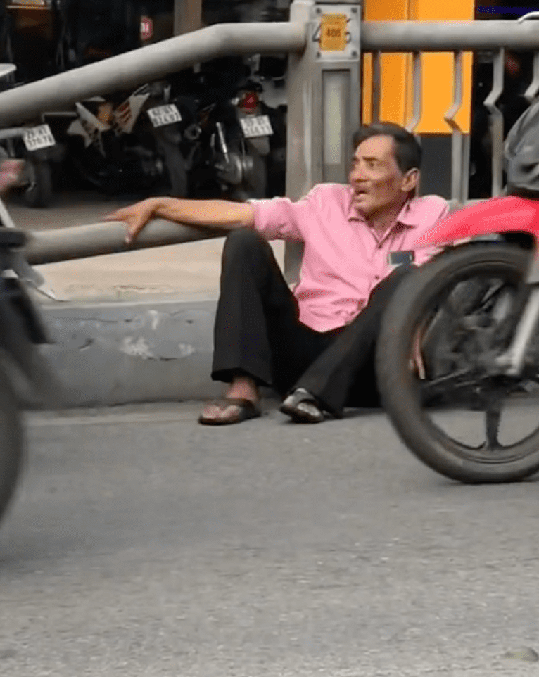 Tài tử từng “đếm tiền mỏi tay” nổi tiếng đào hoa từng có 12 cuộc tình: Tuổi xế chiều đơn độc, lang thang một mình trên phố- Ảnh 4.