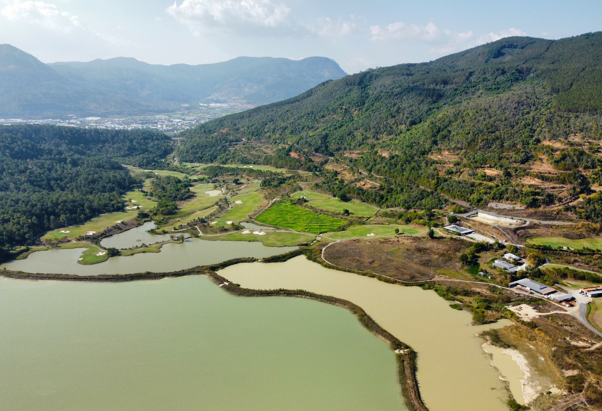 Chuyển vụ mất 37,5 ha rừng ở sân golf The Dàlat At 1200 sang công an điều tra- Ảnh 1.