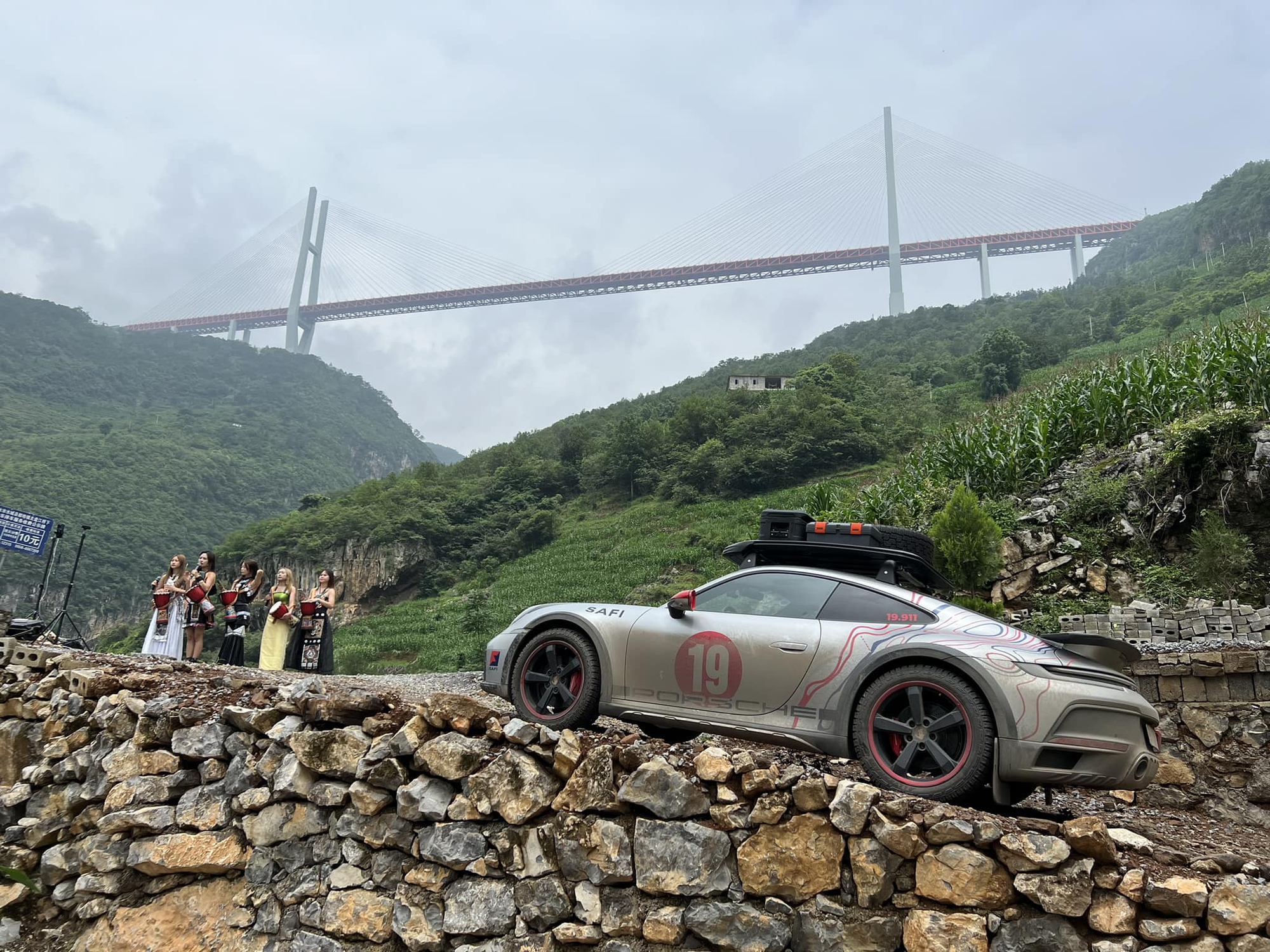 Phượt Trung Quốc lần thứ 2 bằng Porsche 911 Dakar, chủ xe chia sẻ: 15 ngày đầu chỉ mới là warm-up- Ảnh 7.