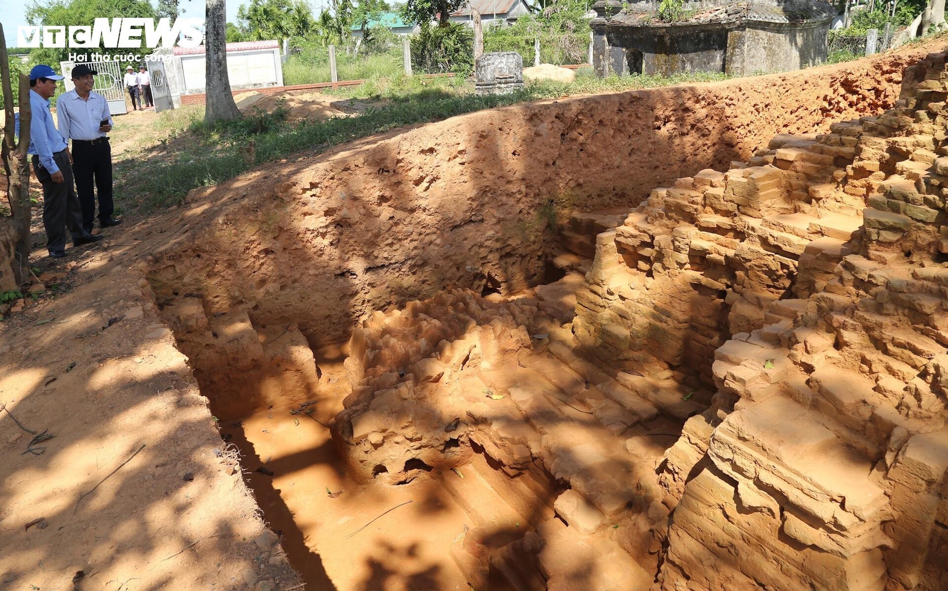 Hình hài tháp Chăm nghìn tuổi phát lộ sau cuộc khai quật khảo cổ ở Huế- Ảnh 9.