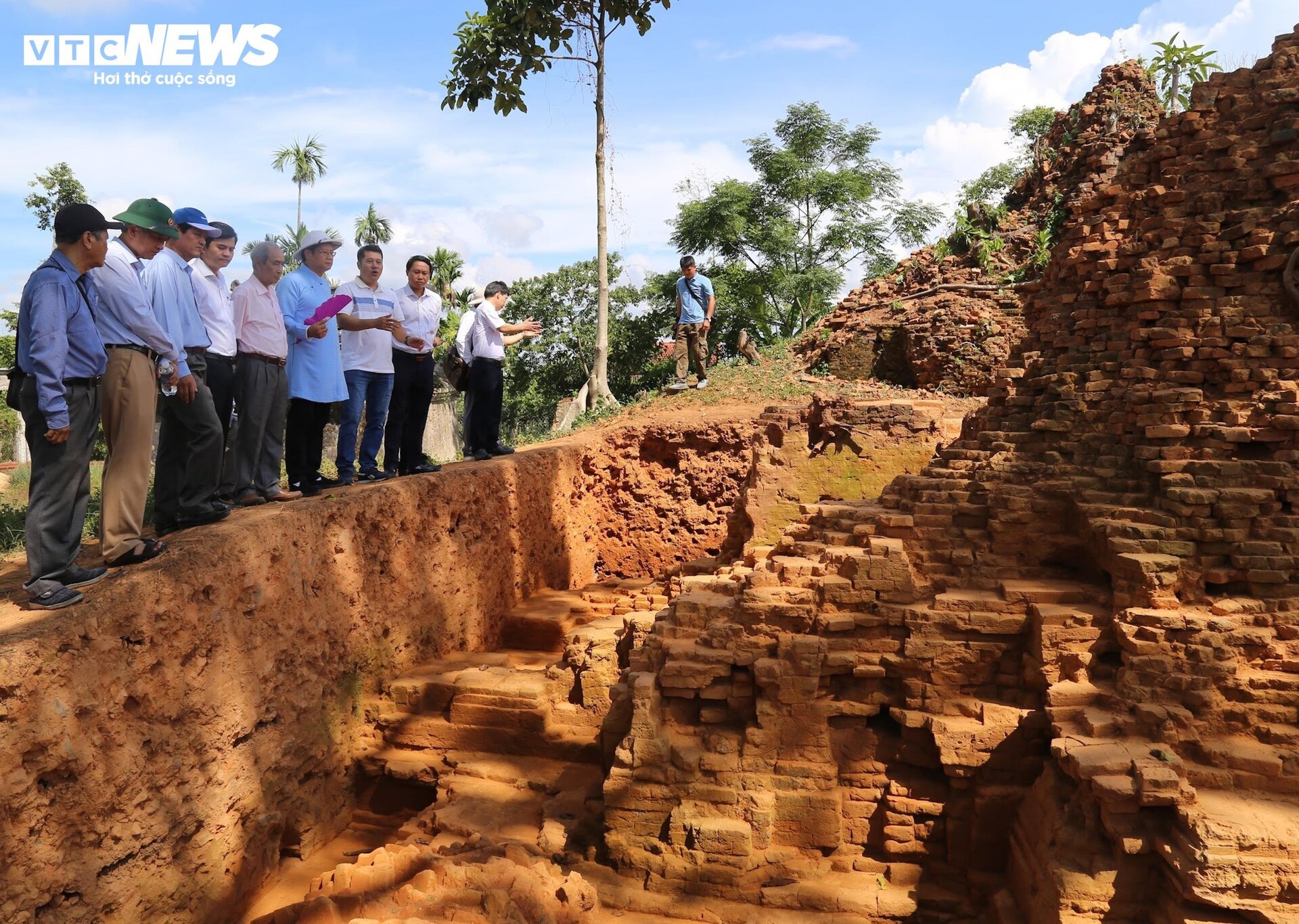 Hình hài tháp Chăm nghìn tuổi phát lộ sau cuộc khai quật khảo cổ ở Huế- Ảnh 7.