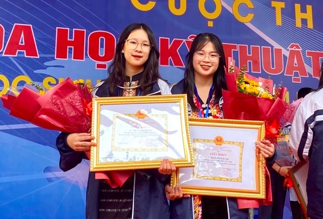 Nữ thủ khoa dân tộc Thái hăng hái hoạt động Đoàn, tích cực vì cuộc sống cộng đồng- Ảnh 2.