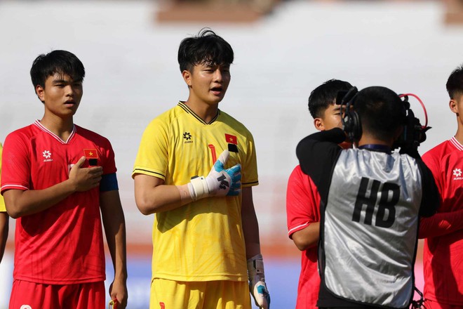 U19 Việt Nam đeo băng tang trận gặp Australia- Ảnh 3.