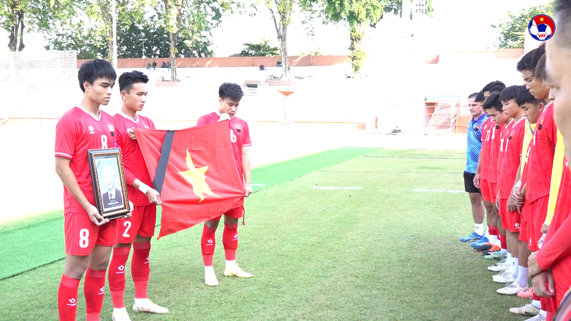 U19 Việt Nam đeo băng tang trận gặp Australia- Ảnh 1.