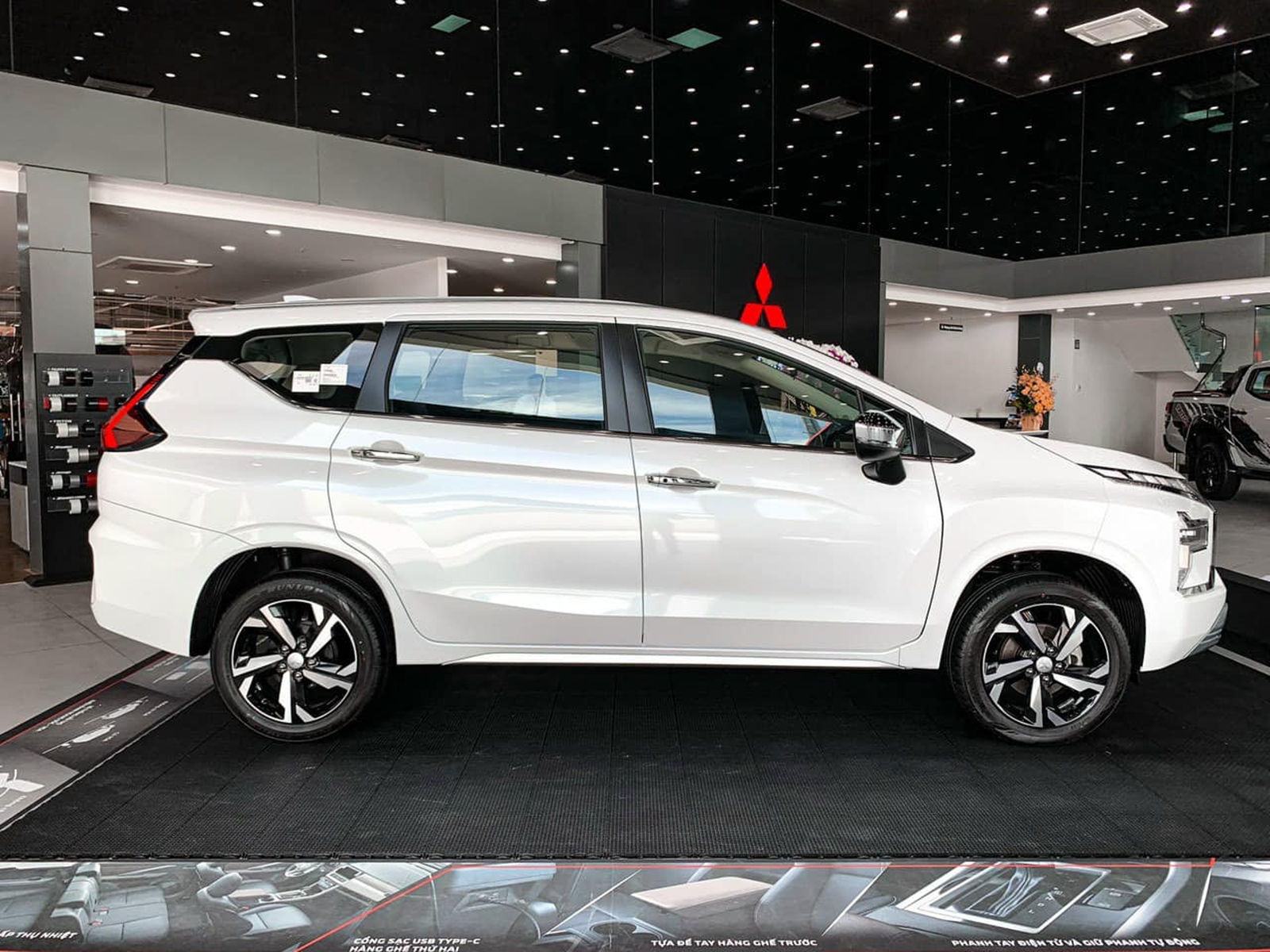 Mitsubishi Xpander AT Premium giá chỉ còn 578 triệu tại đại lý, bản cao nhất còn rẻ hơn Suzuki XL7 tiêu chuẩn- Ảnh 4.