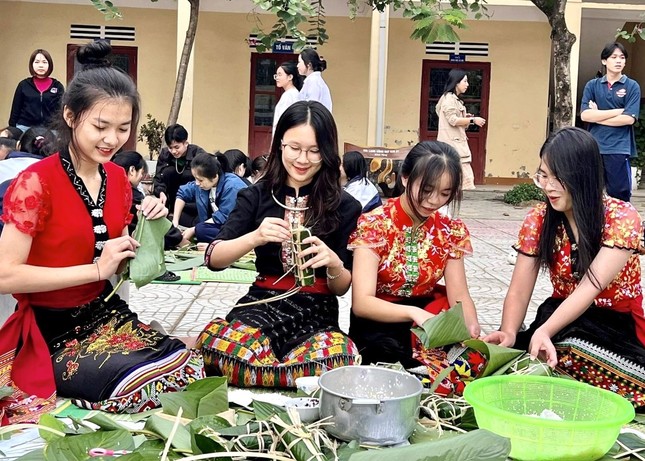 Nữ thủ khoa dân tộc Thái hăng hái hoạt động Đoàn, tích cực vì cuộc sống cộng đồng- Ảnh 4.