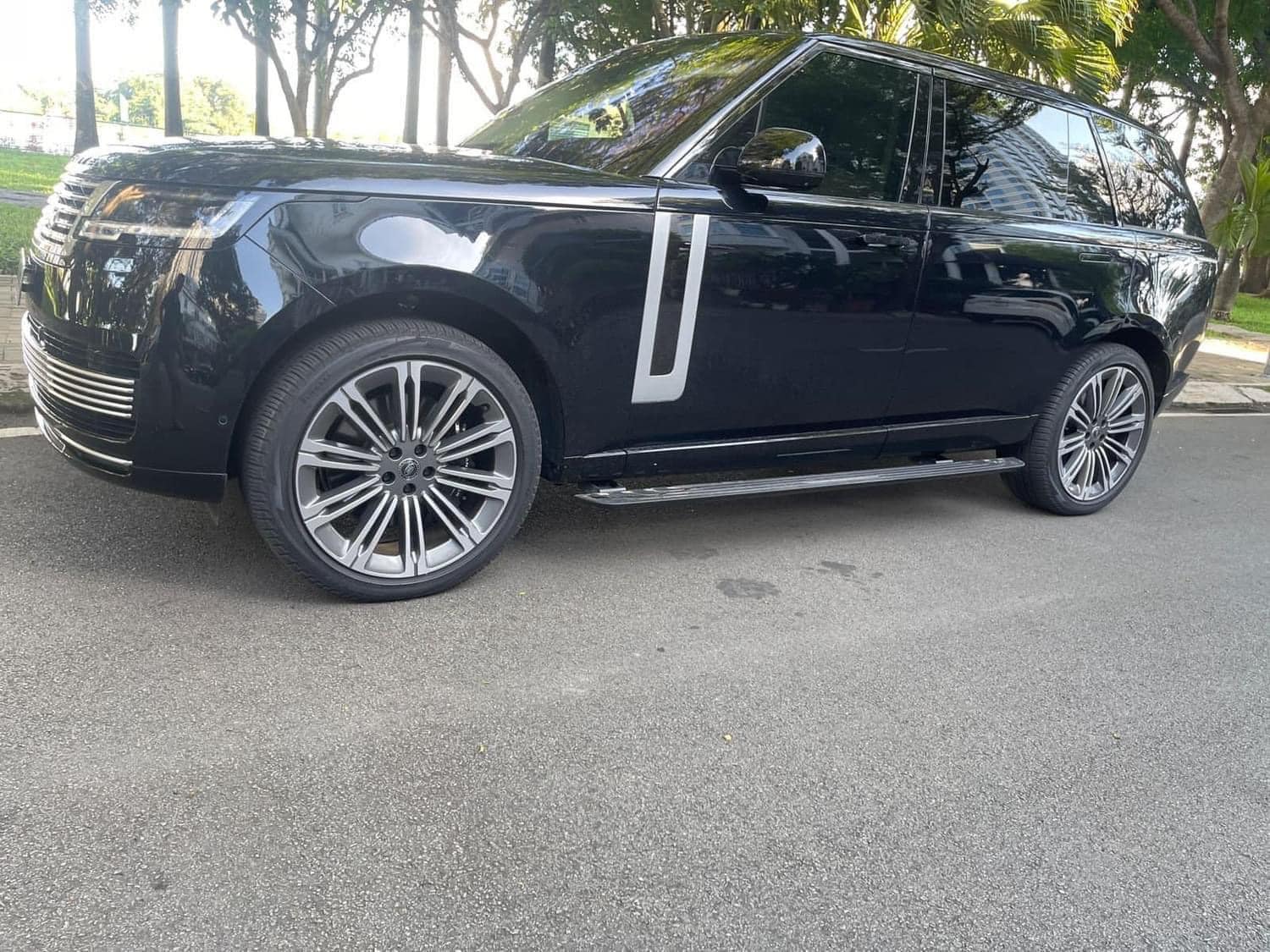 Chia tay Range Rover SV dù mới chạy 3.000km, người bán chia sẻ: 'Xe ra biển hết gần 30 tỷ, nay chịu lỗ gần 10 tỷ đồng'- Ảnh 4.