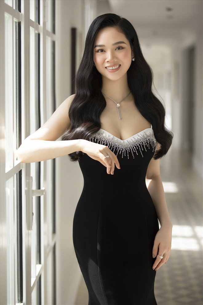 Hoa hậu đầu tiên thi Miss World: Du học ở Anh, kết hôn với mối tình đầu và nhan sắc hiện tại gây bất ngờ- Ảnh 12.