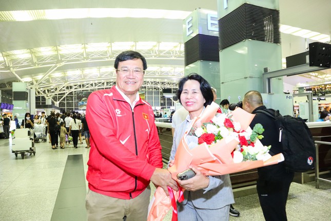 Đoàn thể thao Việt Nam lên đường sang Pháp trong đêm, sẵn sàng cho Olympic Paris- Ảnh 1.