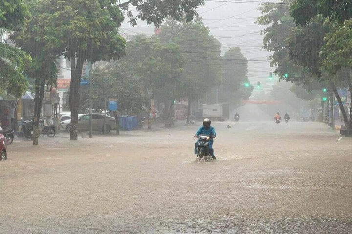 Lũ cuồn cuộn đổ về, người Sơn La thâu đêm chạy lụt- Ảnh 11.