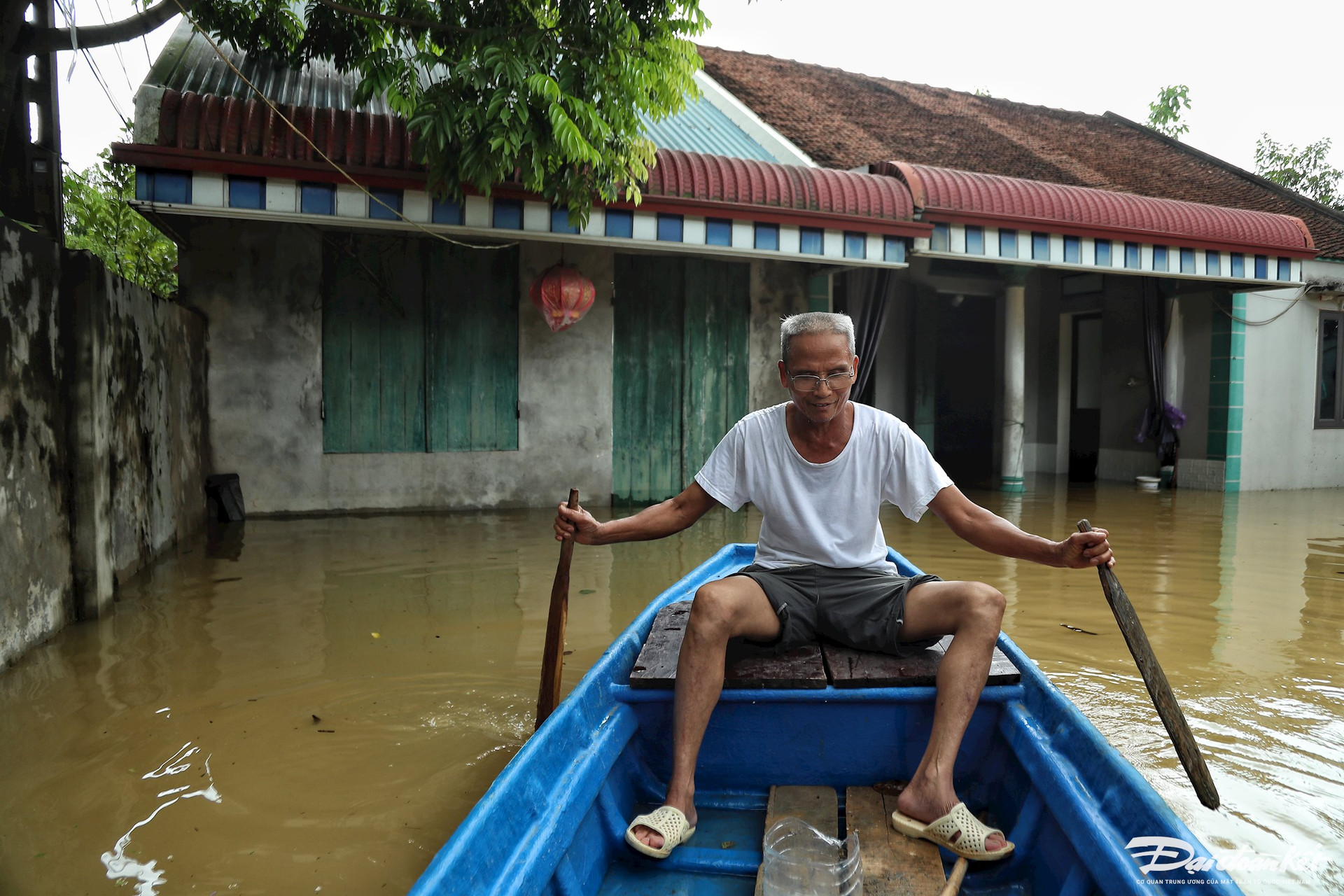 Nhiều nhà dân ngoại thành Hà Nội chìm trong 'biển nước'
- Ảnh 6.