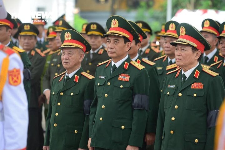 Dòng người nối dài hơn 1km vào viếng Tổng Bí thư Nguyễn Phú Trọng- Ảnh 70.